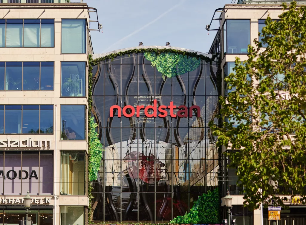 Vy över entren till handelsgallerian Nordstan.