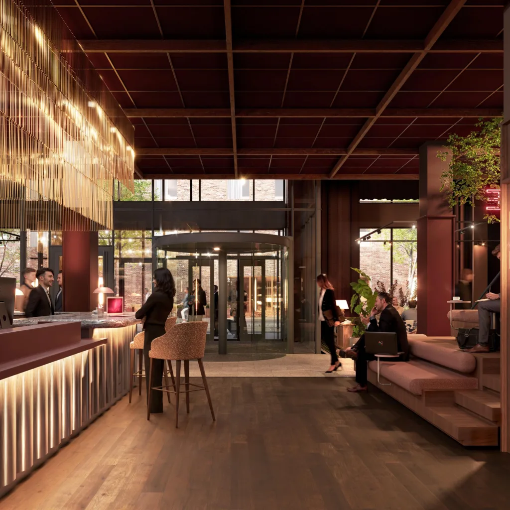 En elegant lobby med en bar, sittplatser och dekorativa ljuskällor, människor rör sig runt.