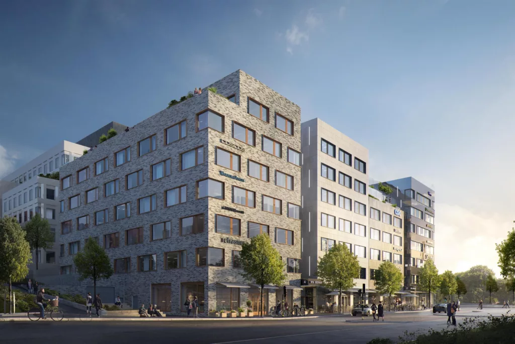 2. Flerbostadshus med geometriska fönster, träd längs trottoaren och människor på gatan.