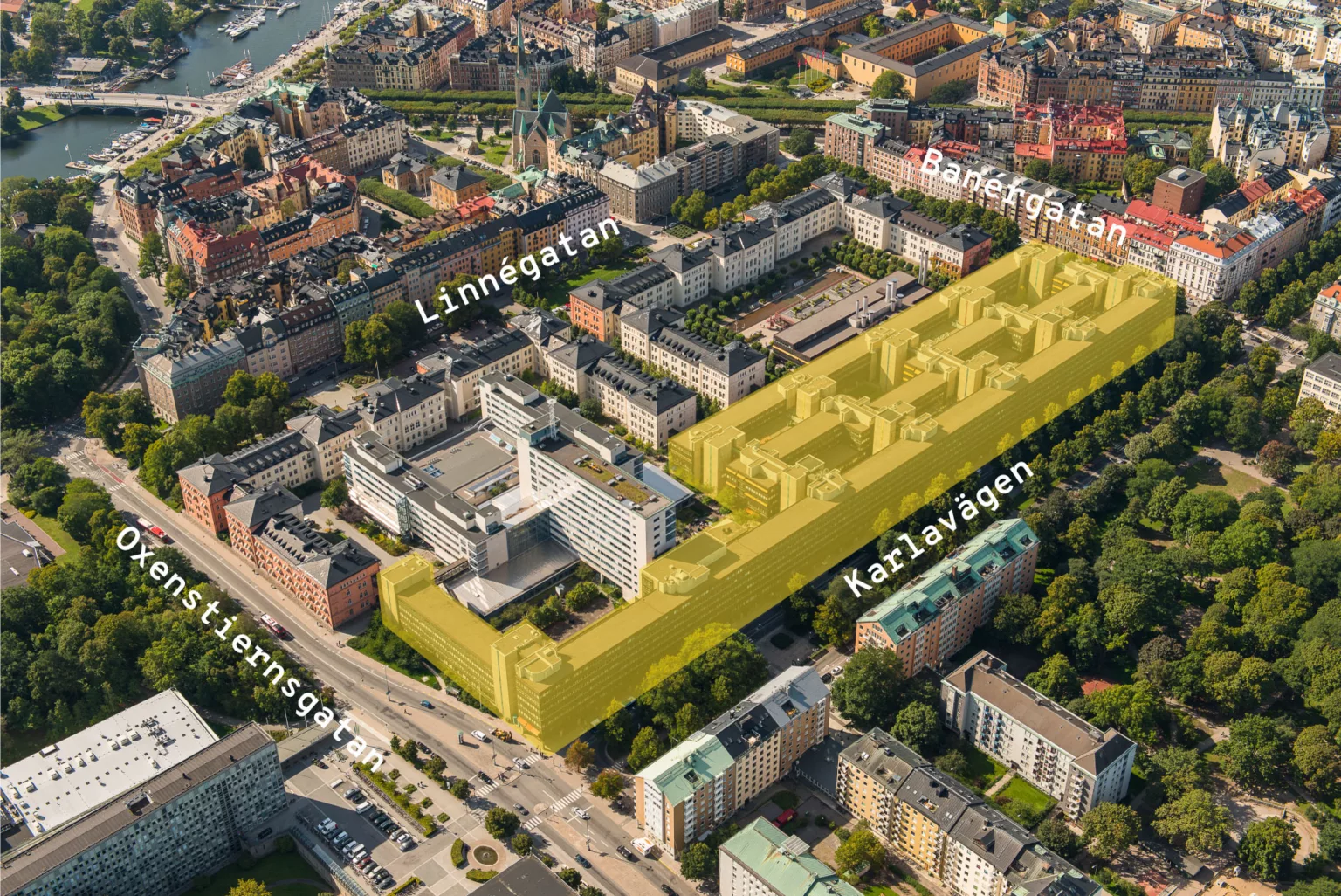 Flygfoto över kvarteret Garnisonen, markerat med gul färg, med Karlavägen och Linnégatan tydligt angivna.